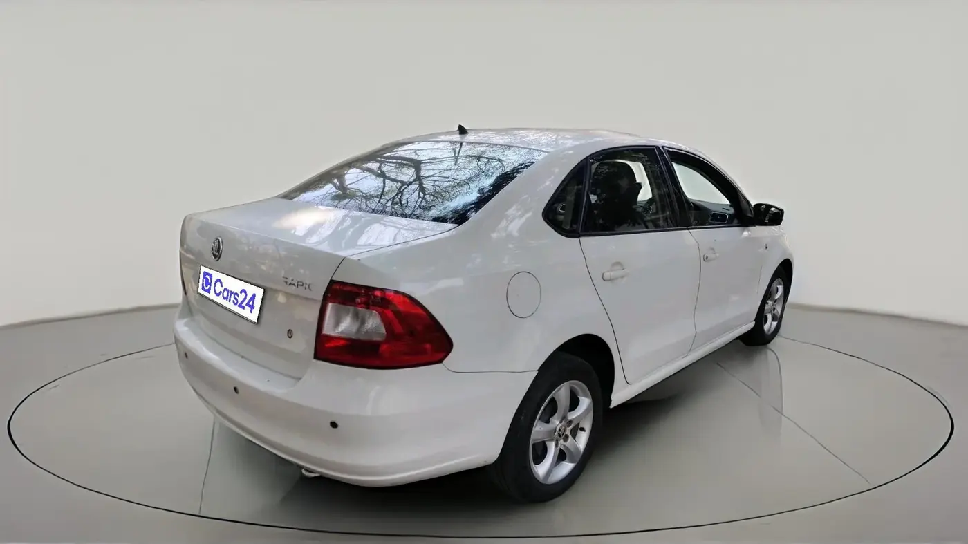 2015 Skoda Rapid AMBITION 1.5 TDI, Diesel, Manual, 1,67,211 km, exterior