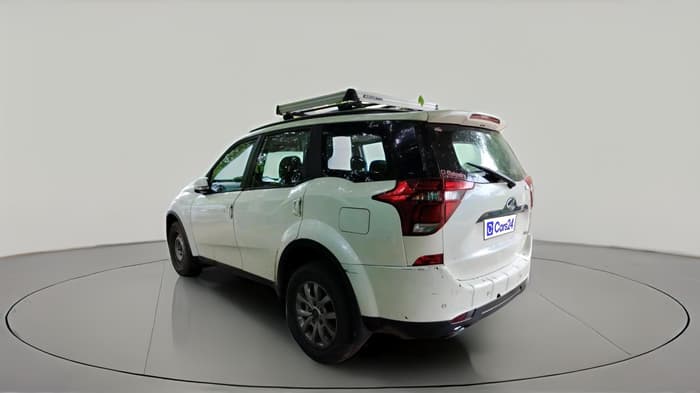 2019 Mahindra XUV500 W9, Diesel, Manual, 1,07,890 km, exterior