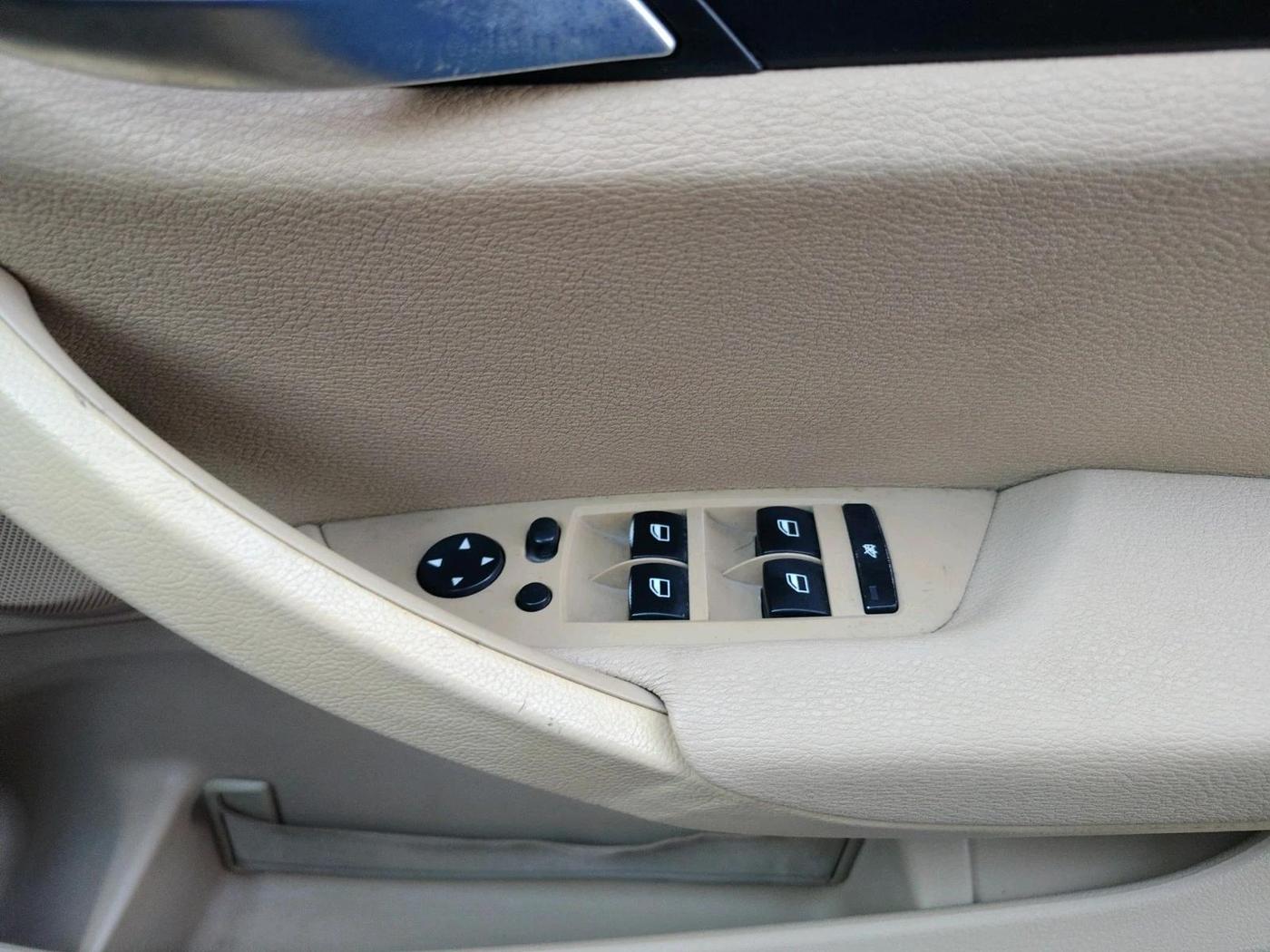 2011 BMW X1 sDrive20d, Diesel, Automatic, 1,65,814 km, interior