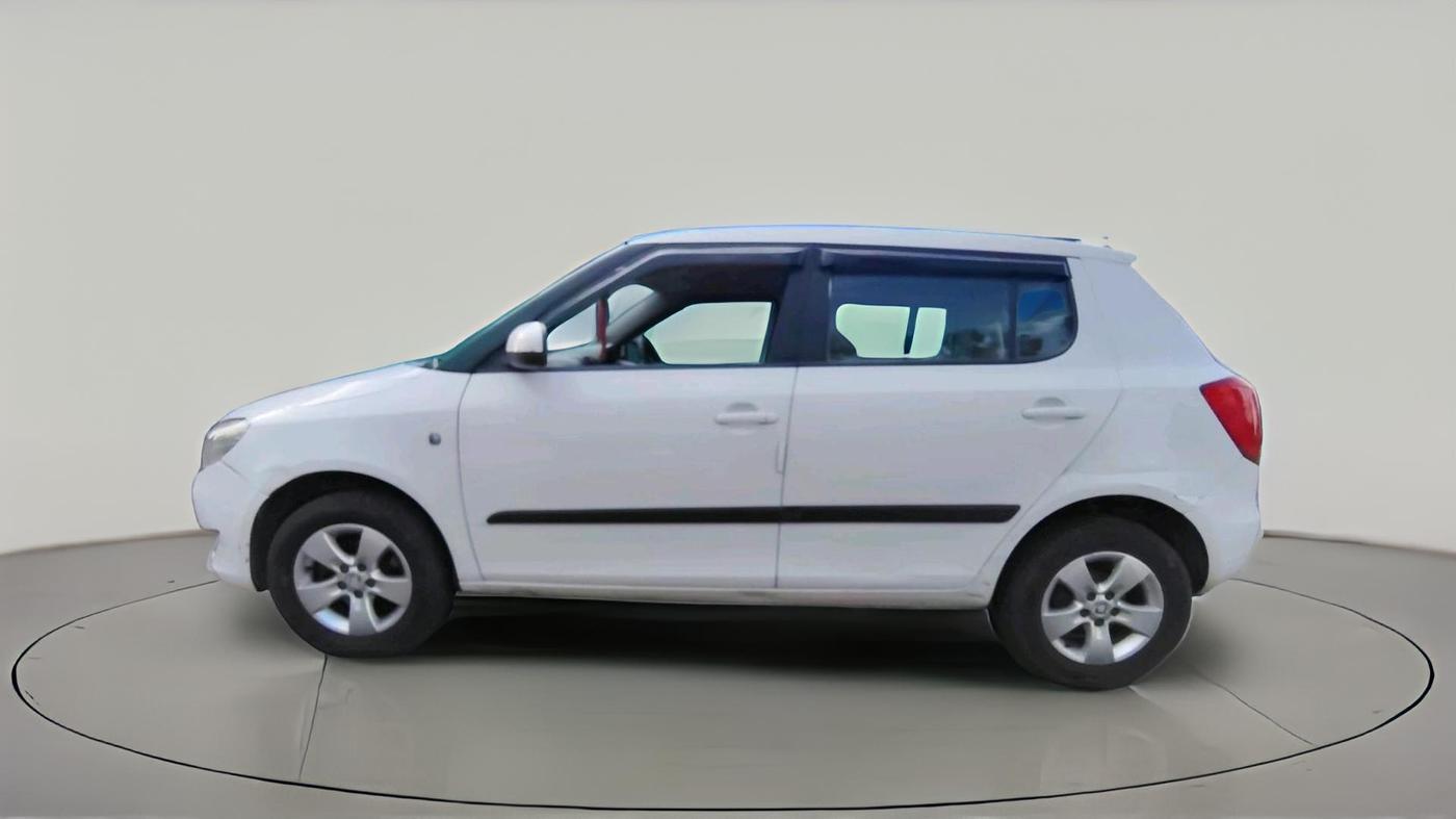 2011 Skoda Fabia ELEGANCE 1.6 MPI, Petrol, Manual, 1,33,457 km, exterior