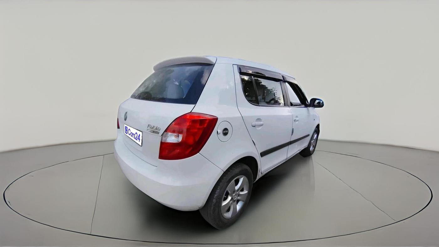 2011 Skoda Fabia ELEGANCE 1.6 MPI, Petrol, Manual, 1,33,457 km, exterior