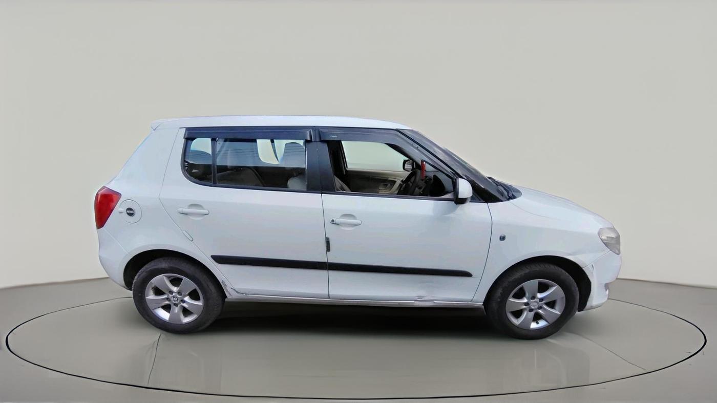 2011 Skoda Fabia ELEGANCE 1.6 MPI, Petrol, Manual, 1,33,457 km, exterior