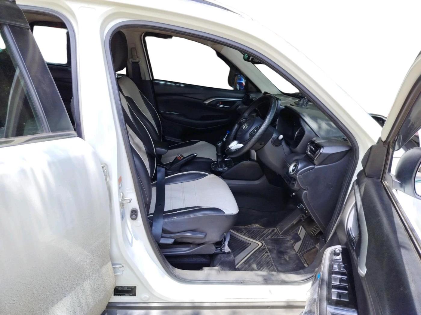 2022 Toyota URBAN CRUISER HYRYDER G NEO DRIVE, Petrol, Manual, 88,796 km, interior