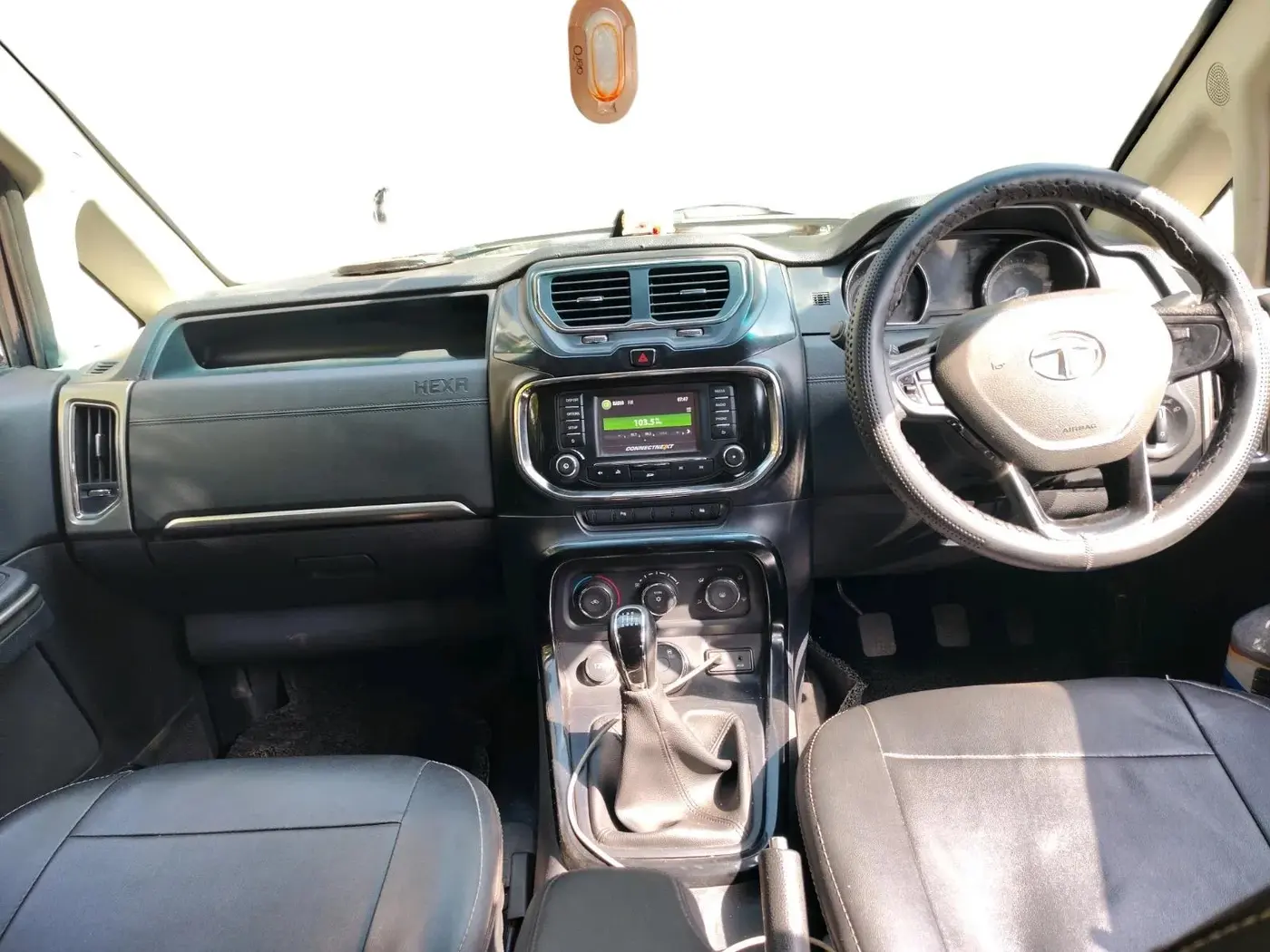 2017 Tata Hexa XM 4X2 7 STR, Diesel, Manual, 88,689 km, interior