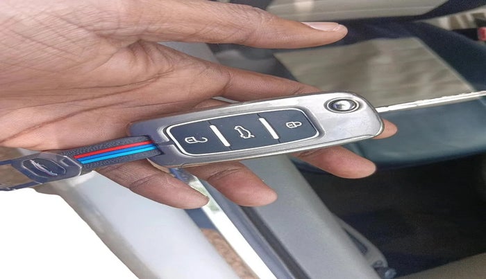 2011 Volkswagen Vento HIGHLINE DIESEL 1.6, Diesel, Manual, 1,01,156 km, interior