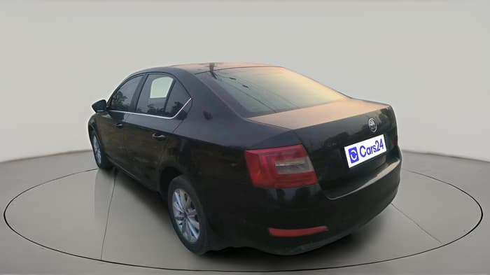 2014 Skoda Octavia ELEGANCE 2.0 TDI AT, Diesel, Automatic, 1,41,005 km, exterior