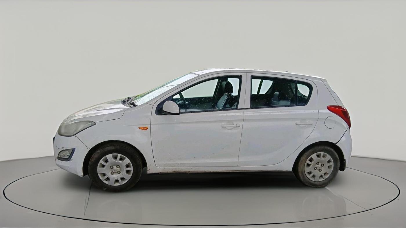 2012 Hyundai i20 MAGNA 1.2, CNG, Manual, 1,30,796 km, exterior