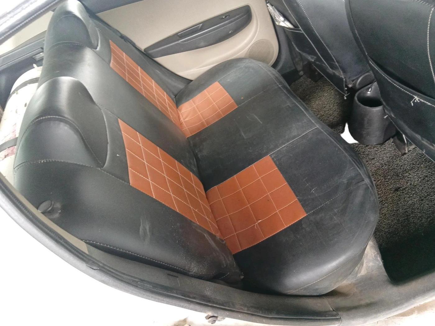 2012 Hyundai i20 MAGNA 1.2, CNG, Manual, 1,30,796 km, interior