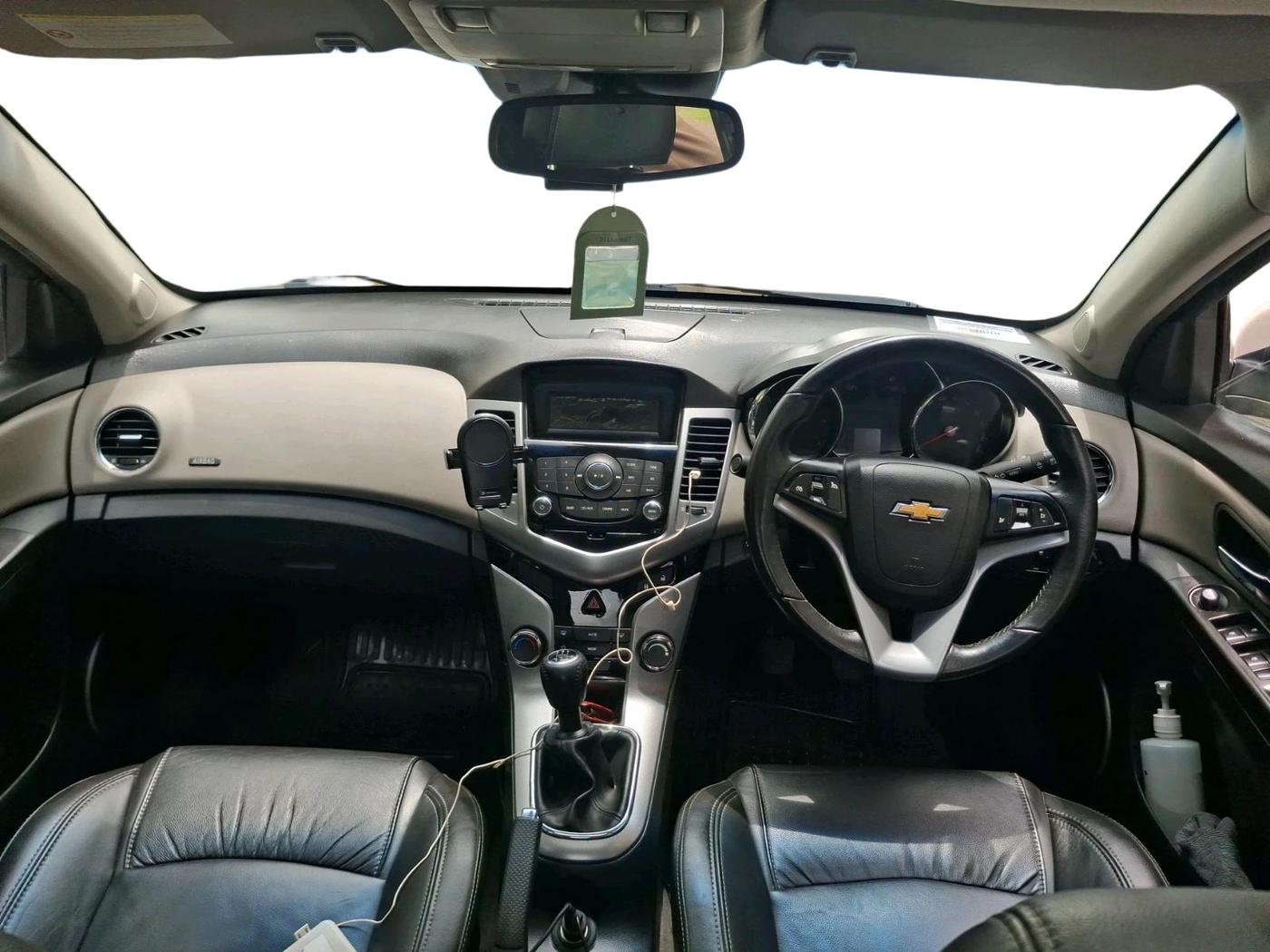 2011 Chevrolet Cruze LTZ, Diesel, Manual, 57,452 km, interior