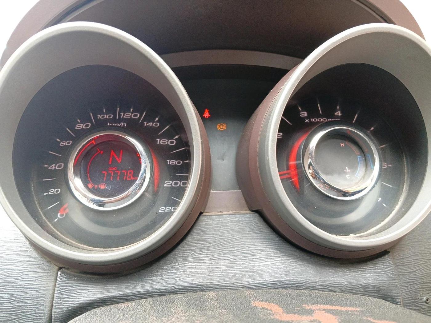 2013 Mahindra XUV500 W6, Diesel, Manual, 77,778 km, interior