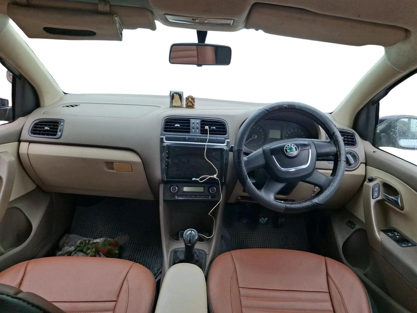 2012 Skoda Rapid ELEGANCE 1.6 TDI CR MT, Diesel, Manual, 1,17,072 km, interior