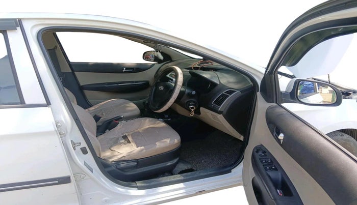 2013 Hyundai i20 MAGNA 1.2, Petrol, Manual, 1,00,849 km, interior