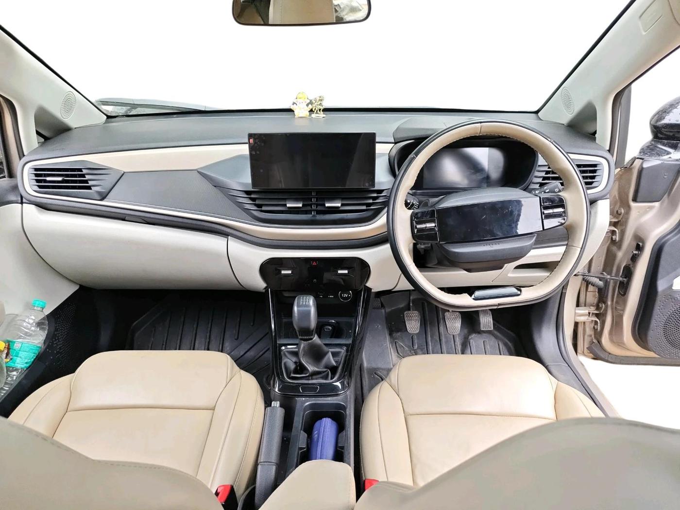 2025 Tata ALTROZ Accomplished S Petrol 5 MT, Petrol, Manual, 14,575 km, interior