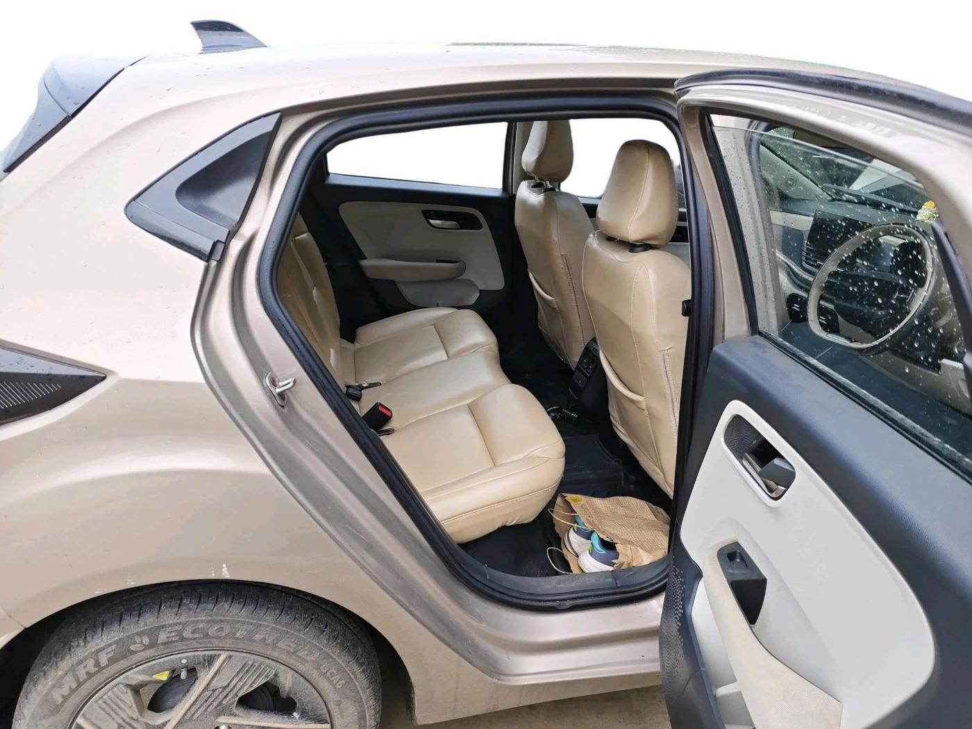 2025 Tata ALTROZ Accomplished S Petrol 5 MT, Petrol, Manual, 14,575 km, interior