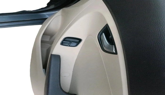 2014 Hyundai Eon SPORTZ, CNG, Manual, 64,067 km, interior