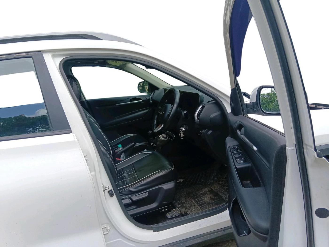 2023 KIA SONET HTK PLUS 1.2, Petrol, Manual, 8,405 km, interior