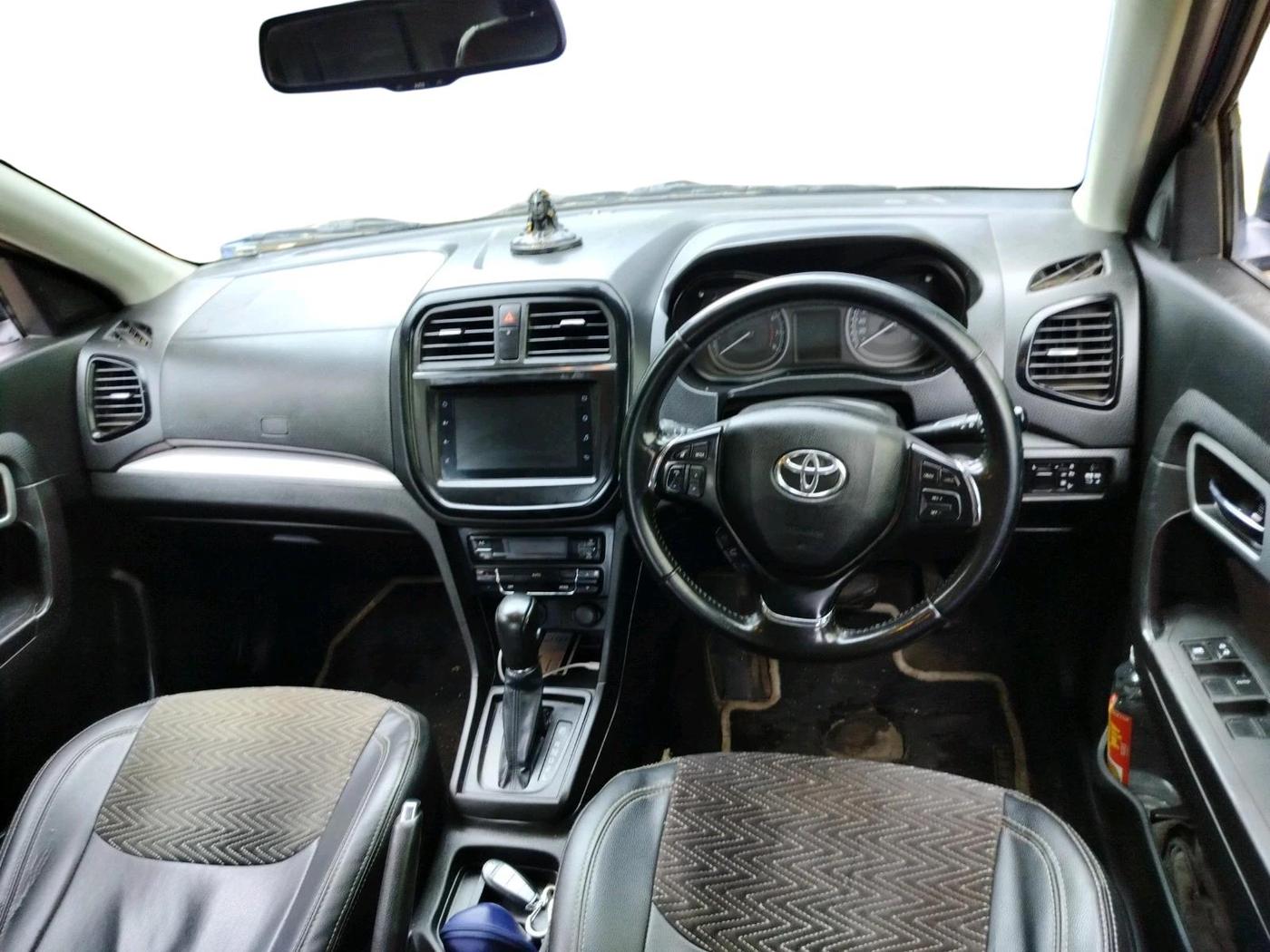 2021 Toyota URBAN CRUISER PREMIUM GRADE AT DUAL TONE, Petrol, Automatic, 64,184 km, interior