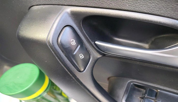 2019 Volkswagen Polo TRENDLINE 1.0L, CNG, Manual, 1,01,040 km, interior