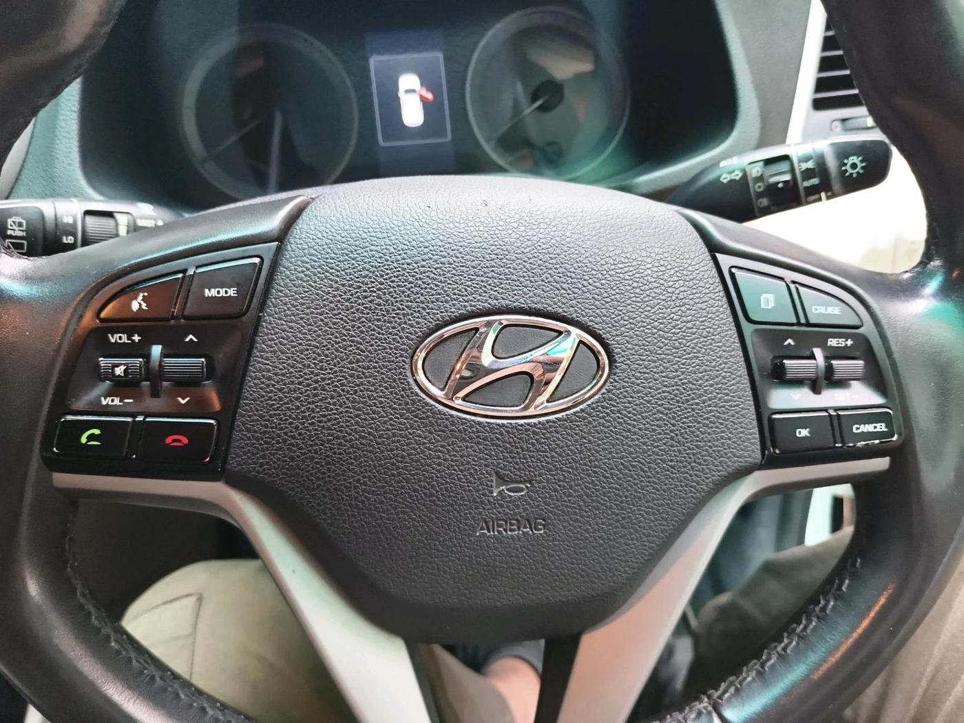 2017 Hyundai Tucson GLS 2WD AT DIESEL, Diesel, Automatic, 2,03,408 km, interior