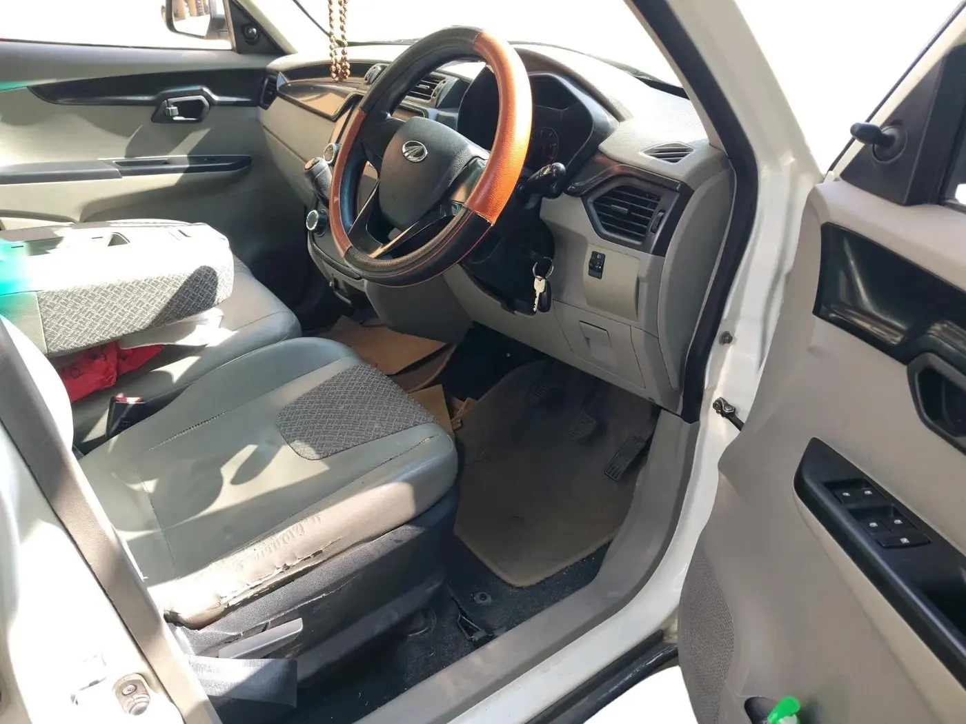2016 Mahindra Kuv100 K4 6 STR, Petrol, Manual, 85,831 km, interior