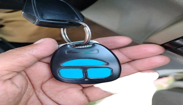 2016 Mahindra Kuv100 K4 6 STR, Petrol, Manual, 85,831 km, interior