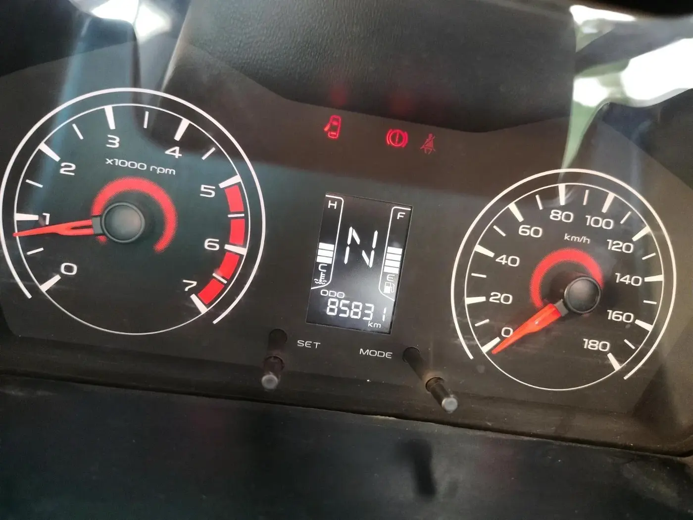 2016 Mahindra Kuv100 K4 6 STR, Petrol, Manual, 85,831 km, interior