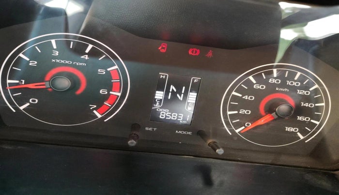 2016 Mahindra Kuv100 K4 6 STR, Petrol, Manual, 85,831 km, interior