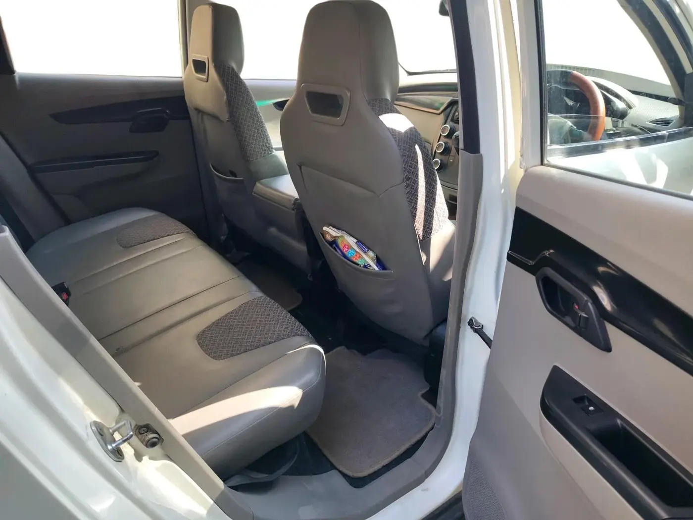 2016 Mahindra Kuv100 K4 6 STR, Petrol, Manual, 85,831 km, interior