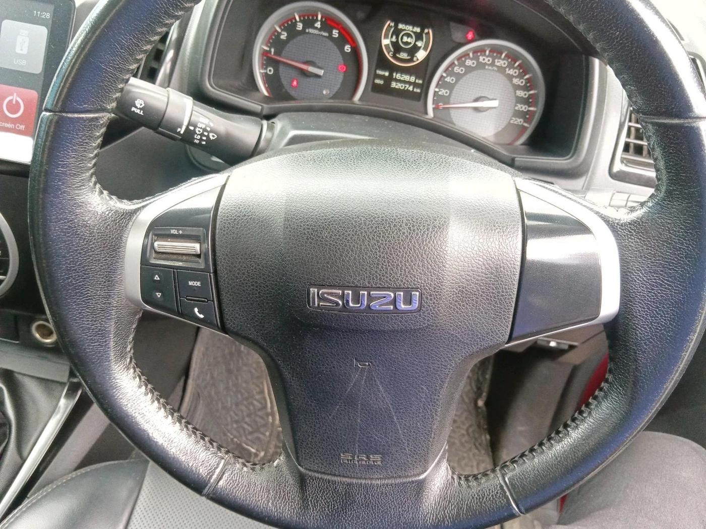 2024 ISUZU D-Max V Cross 4*4 MT, Diesel, Manual, 32,074 km, interior