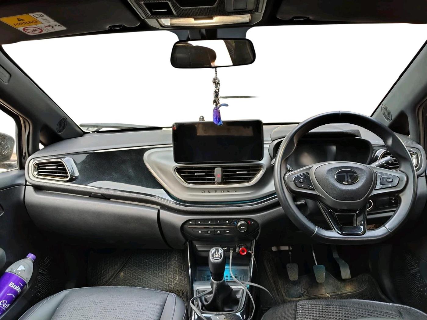 2024 Tata ALTROZ XZ Plus (S) Lux Dark Edition, Petrol, Manual, 16,360 km, interior