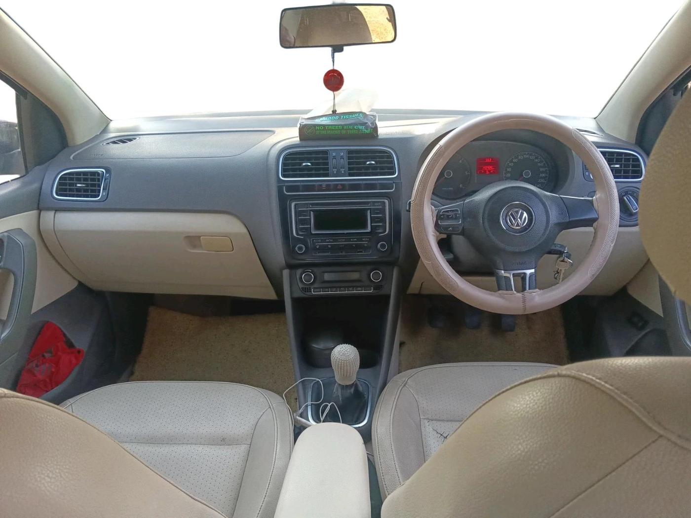 2013 Volkswagen Vento HIGHLINE DIESEL 1.6, Diesel, Manual, 1,42,426 km, interior