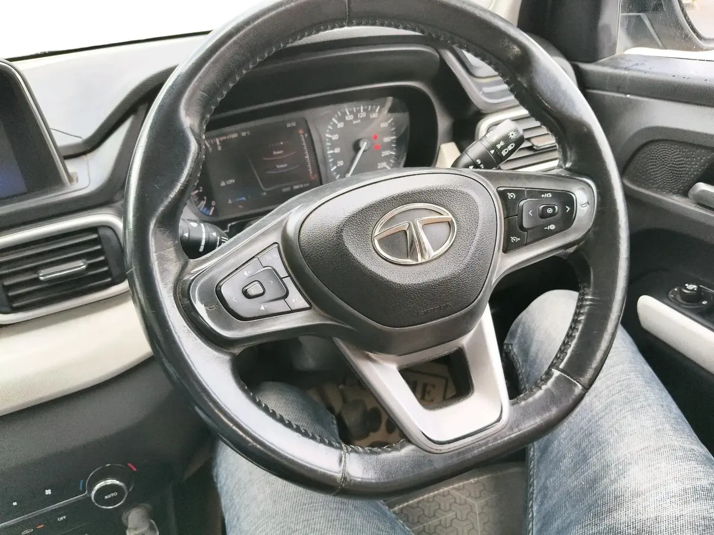 2021 Tata PUNCH CREATIVE  MT, Petrol, Manual, 39,613 km, interior