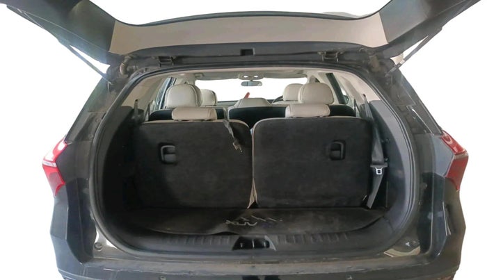 2024 Mahindra XUV700 AX 5 D MT 7 STR, Diesel, Manual, 12,231 km, exterior