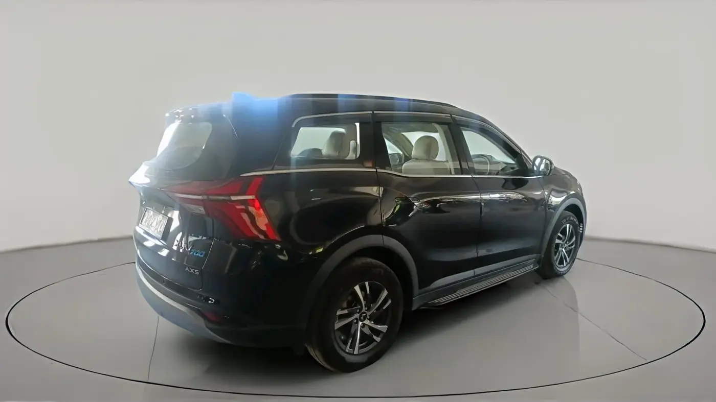 2024 Mahindra XUV700 AX 5 D MT 7 STR, Diesel, Manual, 12,231 km, exterior