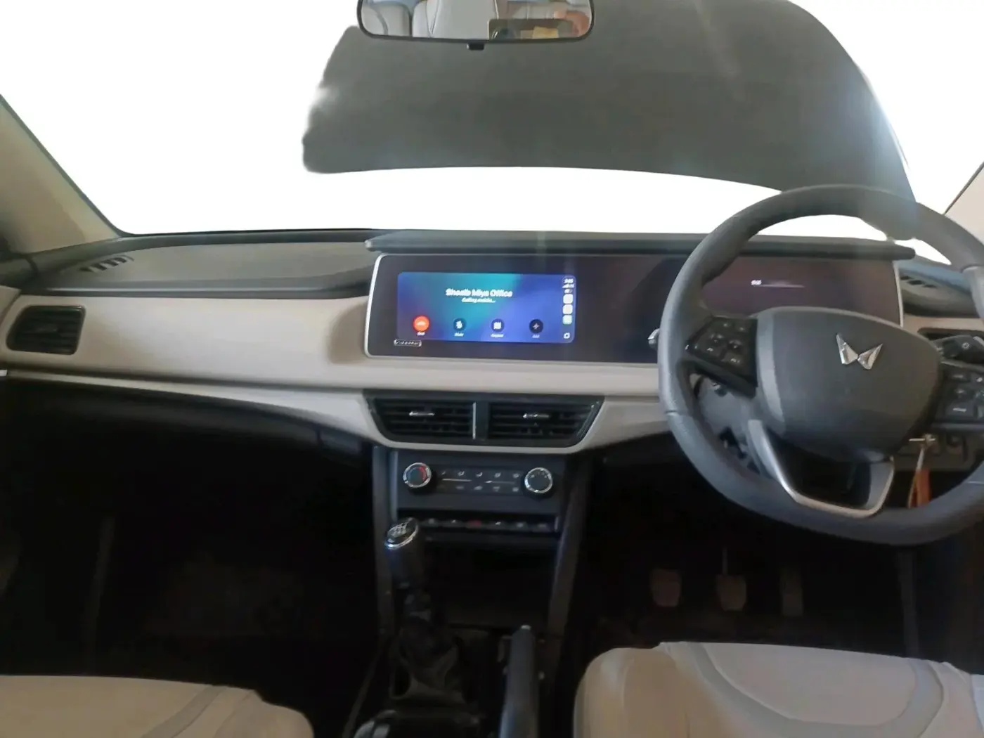 2024 Mahindra XUV700 AX 5 D MT 7 STR, Diesel, Manual, 12,231 km, interior
