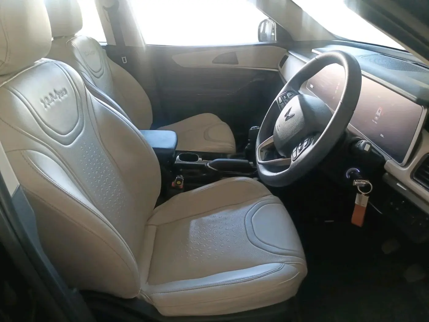 2024 Mahindra XUV700 AX 5 D MT 7 STR, Diesel, Manual, 12,231 km, interior