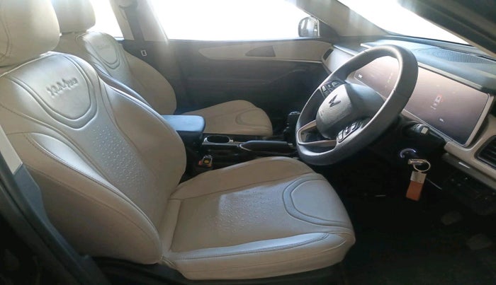 2024 Mahindra XUV700 AX 5 D MT 7 STR, Diesel, Manual, 12,231 km, interior