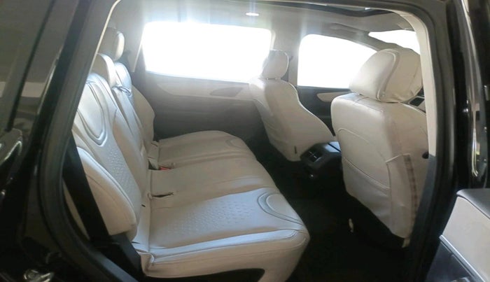 2024 Mahindra XUV700 AX 5 D MT 7 STR, Diesel, Manual, 12,231 km, interior