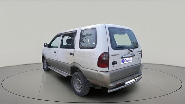 2015 Chevrolet Tavera NEO LT L 9 STR BS III, Diesel, Manual, 1,20,829 km, exterior