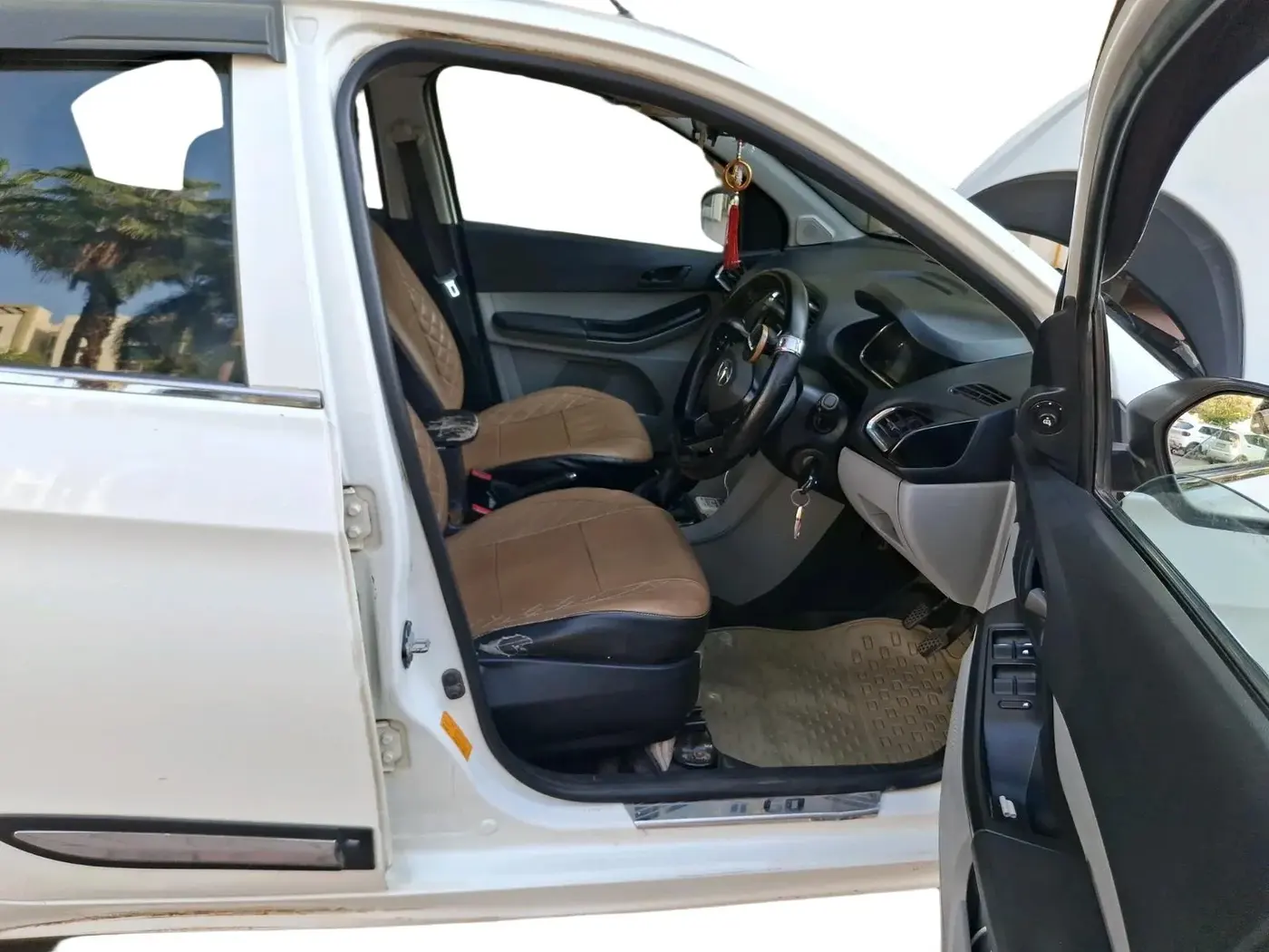 2022 Tata Tiago XT CNG, CNG, Manual, 69,870 km, interior