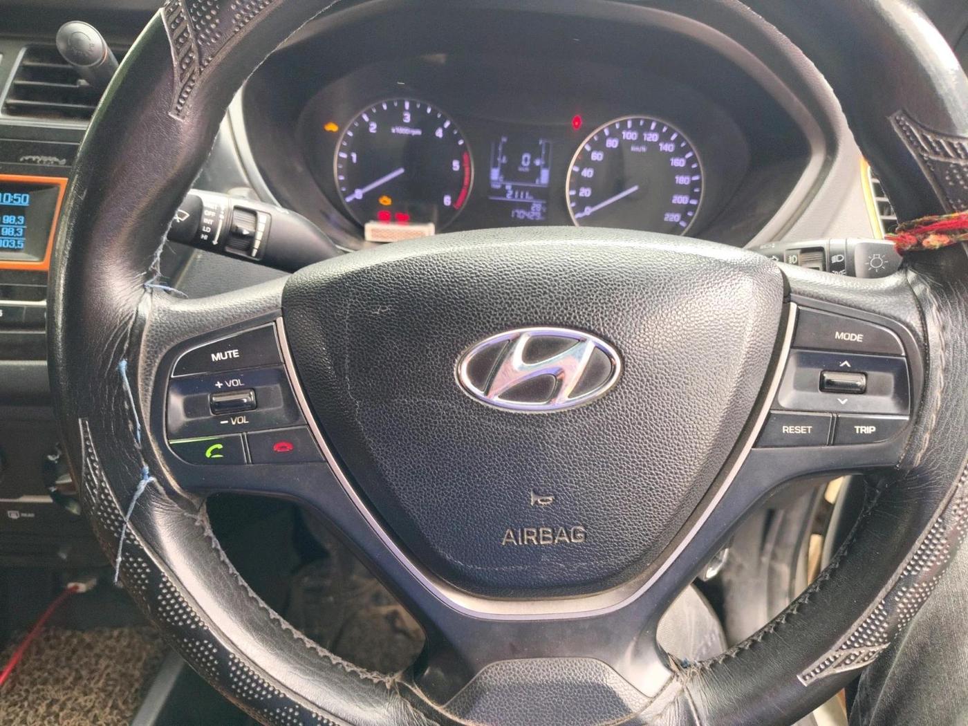 2016 Hyundai i20 Active 1.4 S, Diesel, Manual, 1,70,429 km, interior