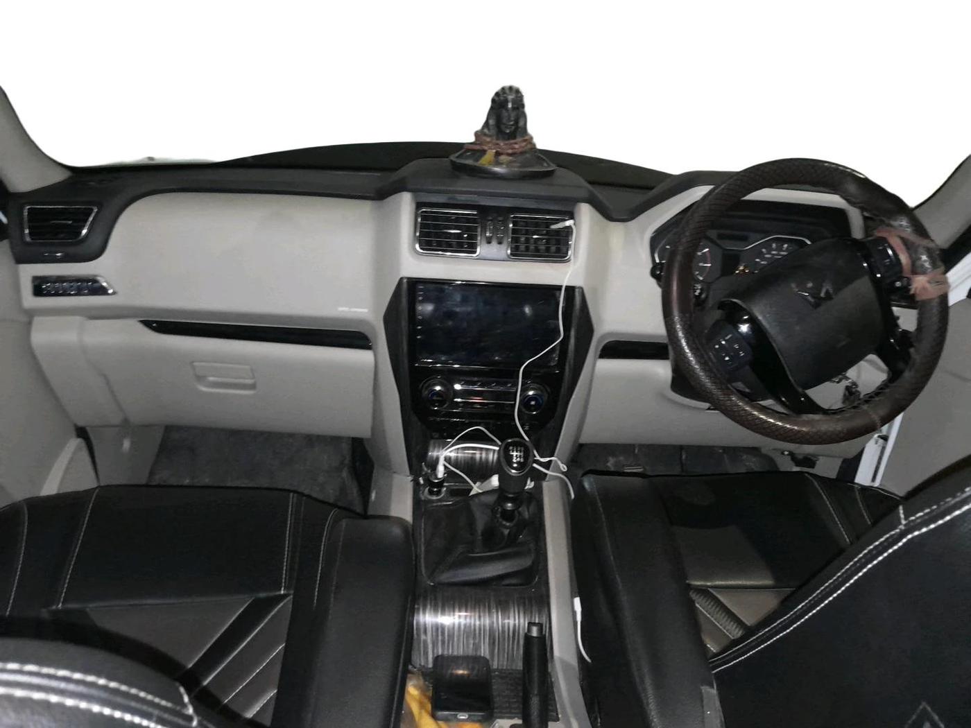 2025 Mahindra SCORPIO CLASSIC S11 7STR, Diesel, Manual, 27,290 km, interior