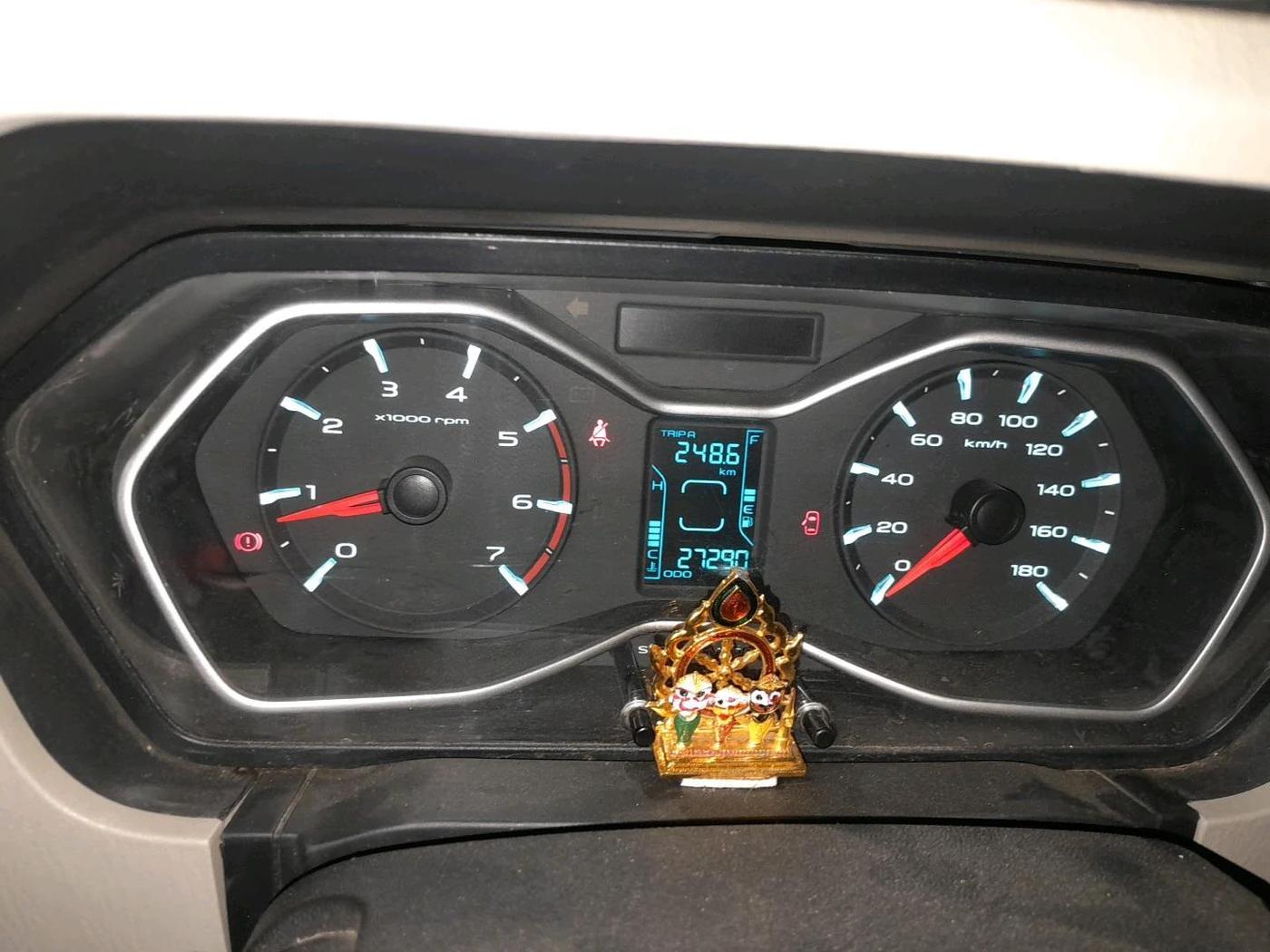 2025 Mahindra SCORPIO CLASSIC S11 7STR, Diesel, Manual, 27,290 km, interior
