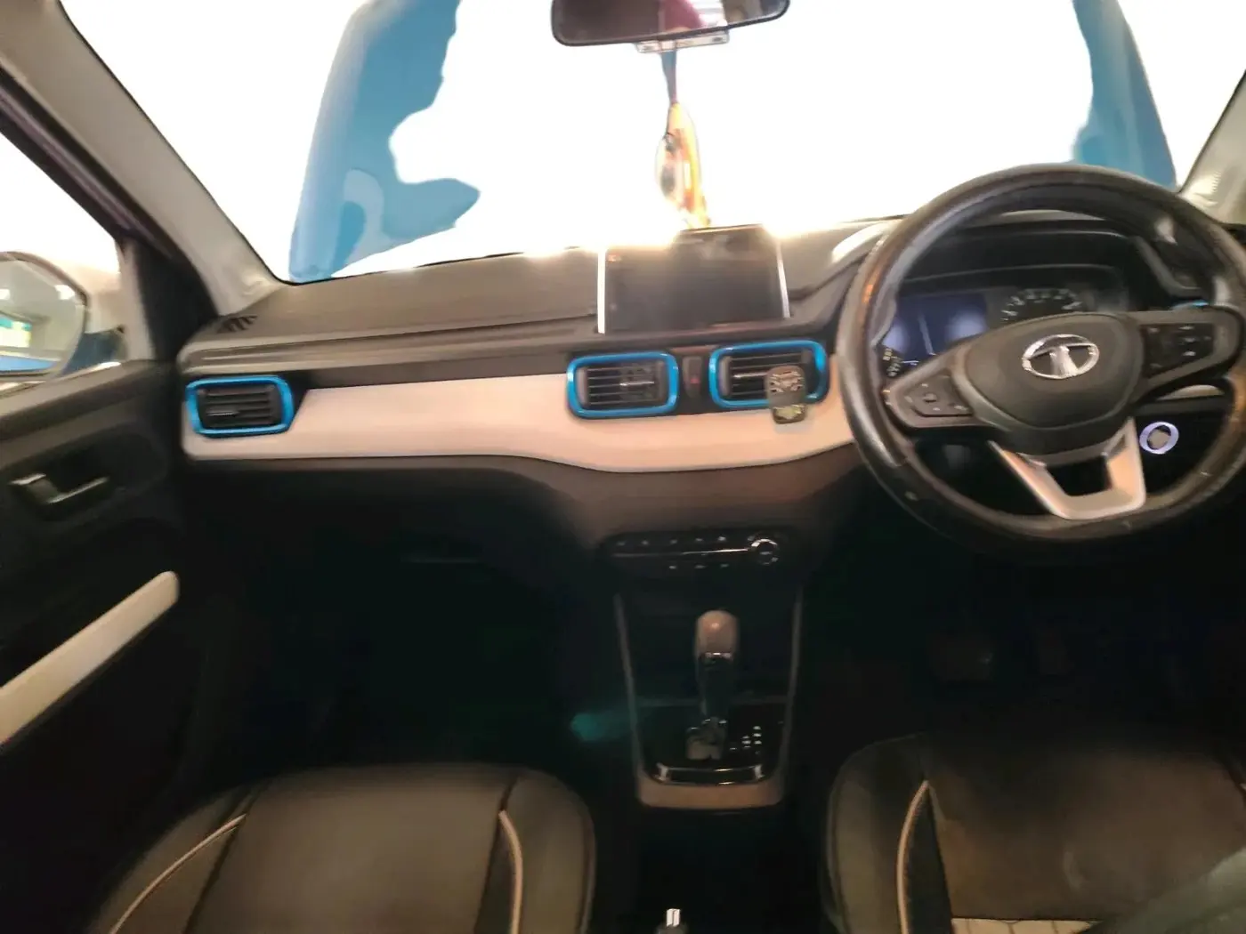 2021 Tata PUNCH CREATIVE  AMT, Petrol, Automatic, 26,445 km, interior