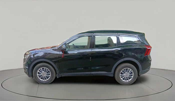 2025 Mahindra XUV700 MX Petrol MT 7 STR, Petrol, Manual, 2,897 km, exterior