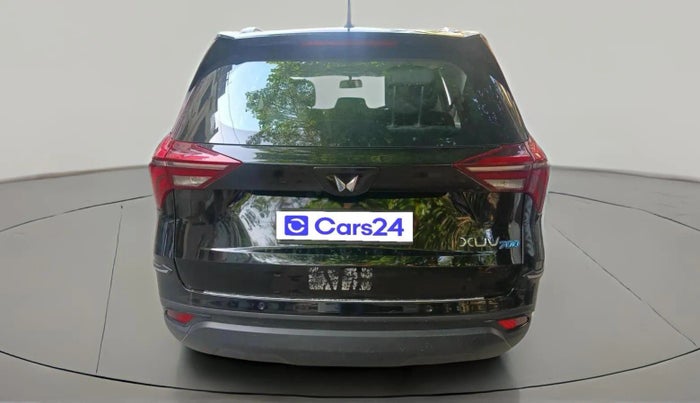 2025 Mahindra XUV700 MX Petrol MT 7 STR, Petrol, Manual, 2,897 km, exterior