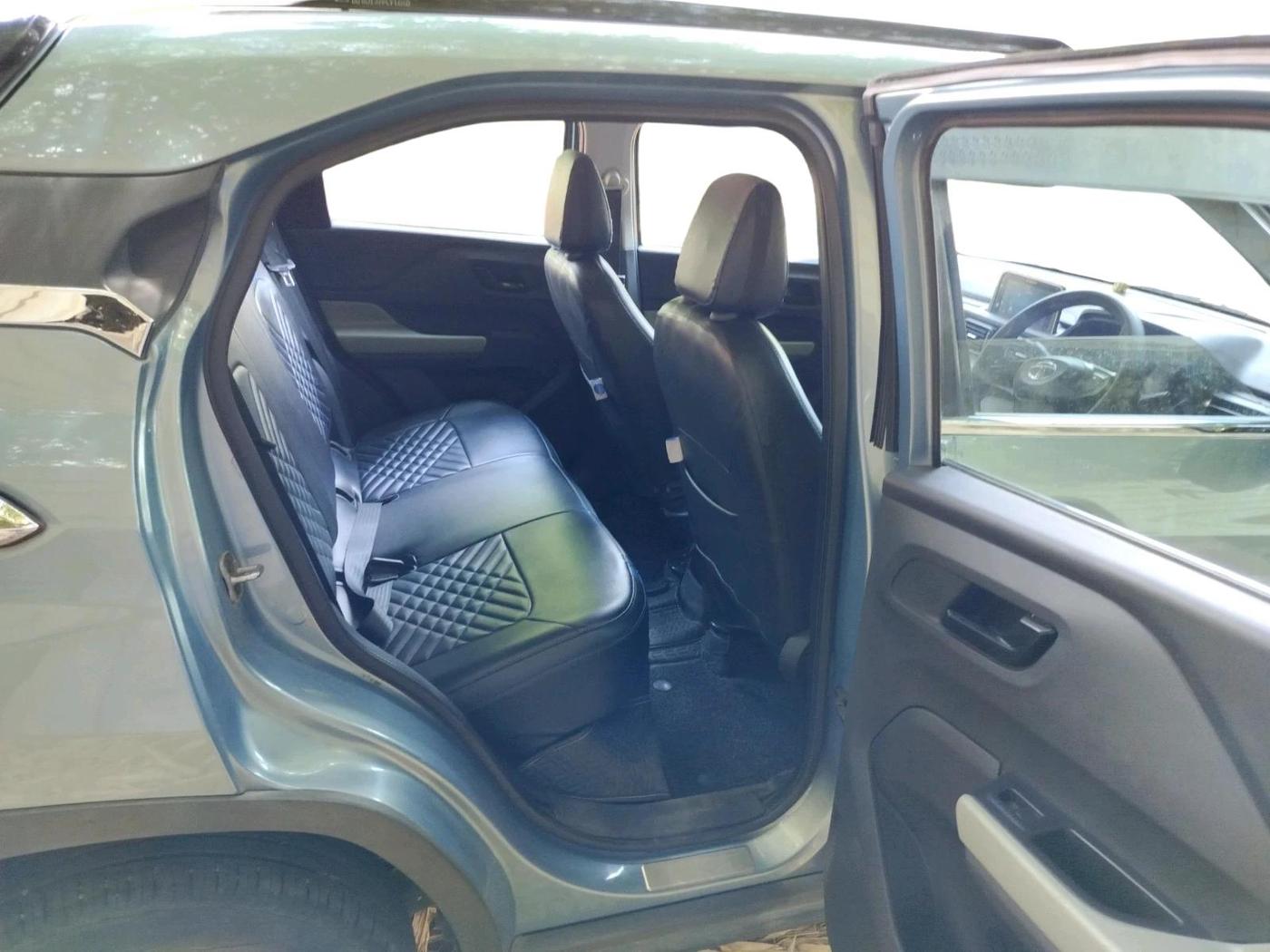 2022 Tata PUNCH ADVENTURE AMT, Petrol, Automatic, 17,702 km, interior