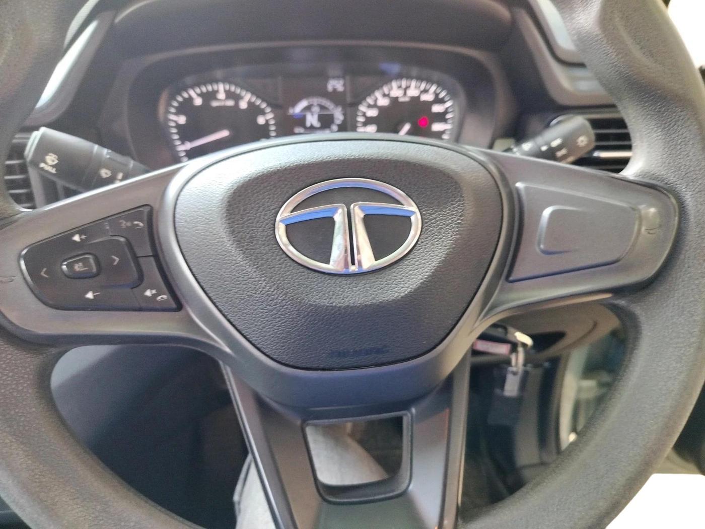 2022 Tata PUNCH ADVENTURE AMT, Petrol, Automatic, 17,702 km, interior