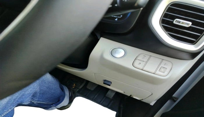 2024 Hyundai VENUE SX 1.5 CRDI, Diesel, Manual, 30,844 km, interior