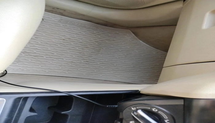 2017 Maruti Dzire VXI, CNG, Manual, 1,79,820 km, interior